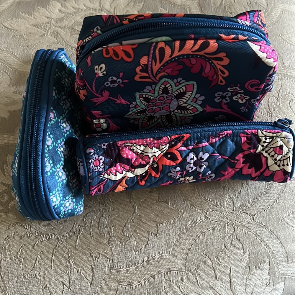 NWOT Vera Bradley Iconic 4-Piece Cosmetic Set - Picture 5 of 13